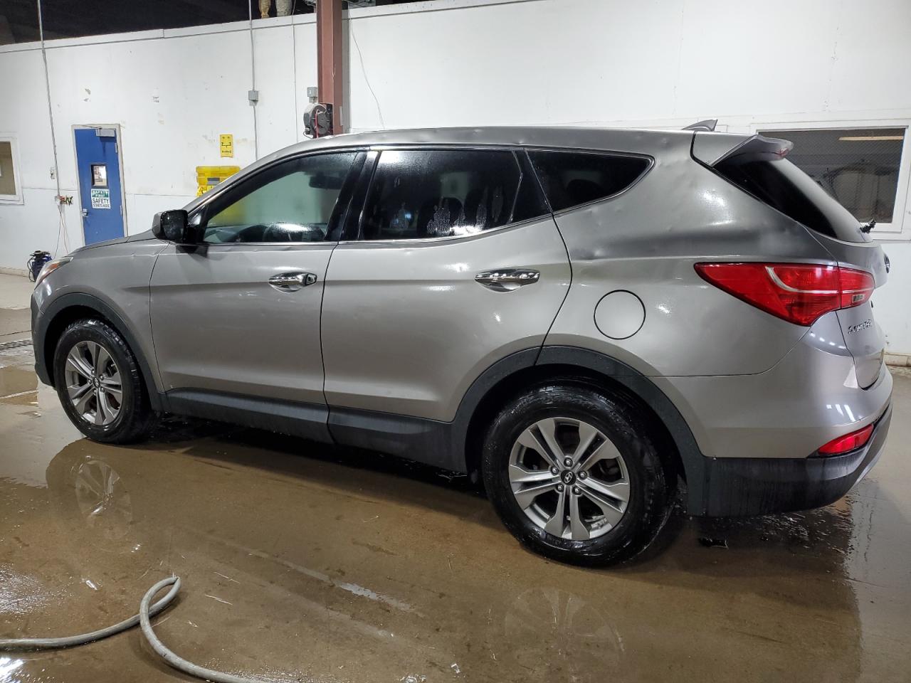 2016 Hyundai Santa Fe - Image 2