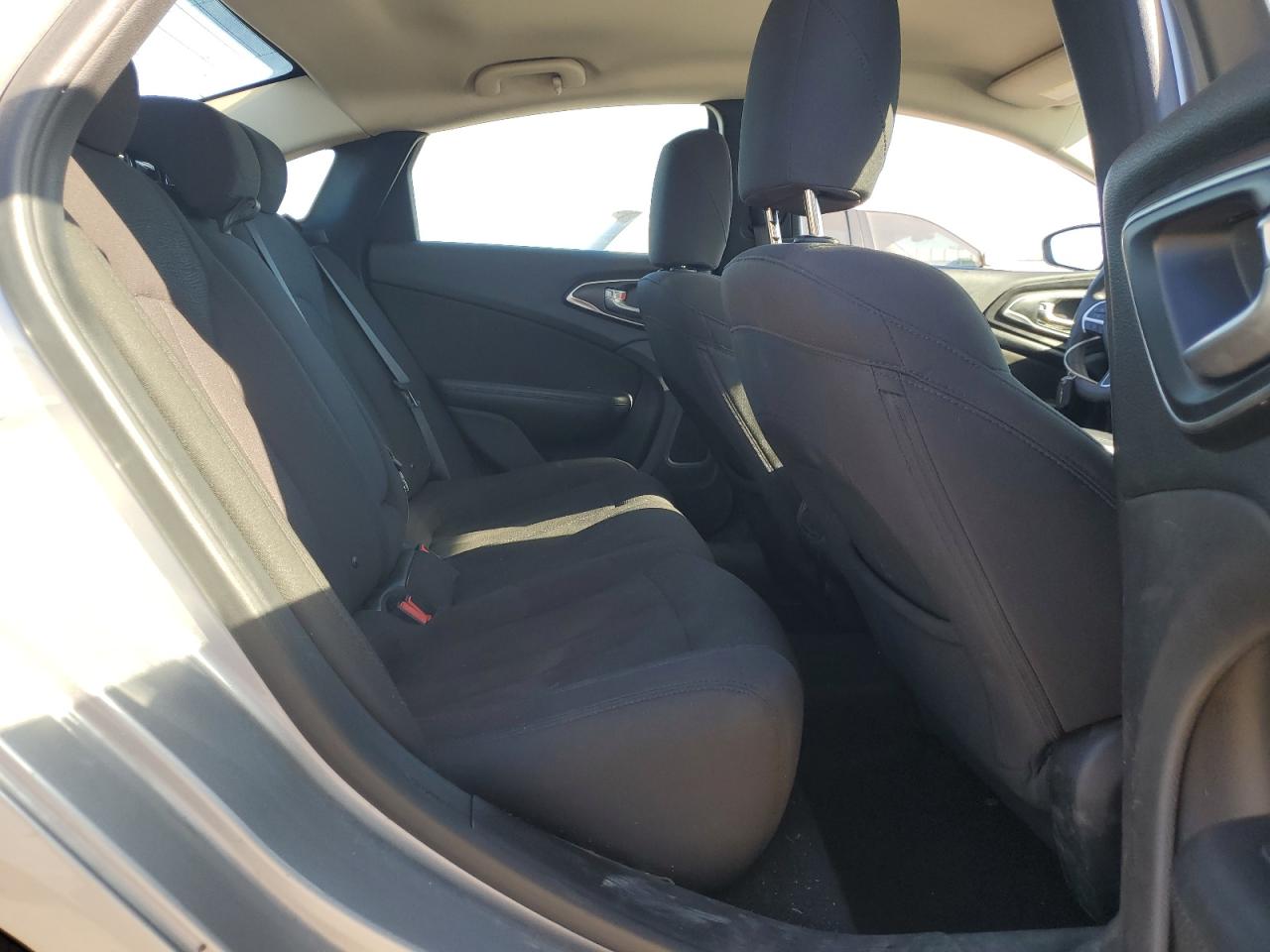 2015 Chrysler 200 - Image 10