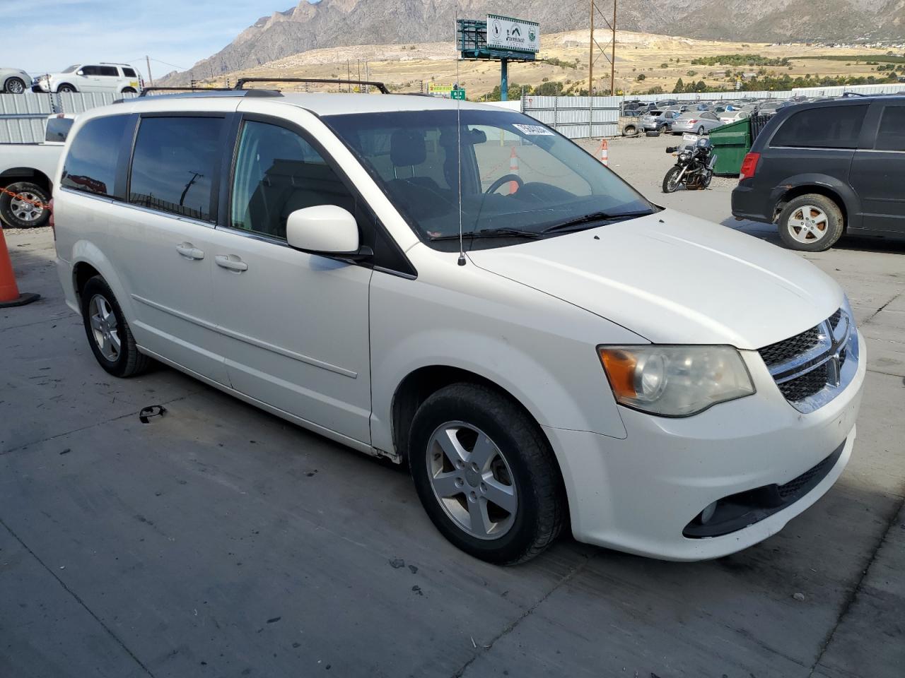 2011 Dodge Caravan - Image 4