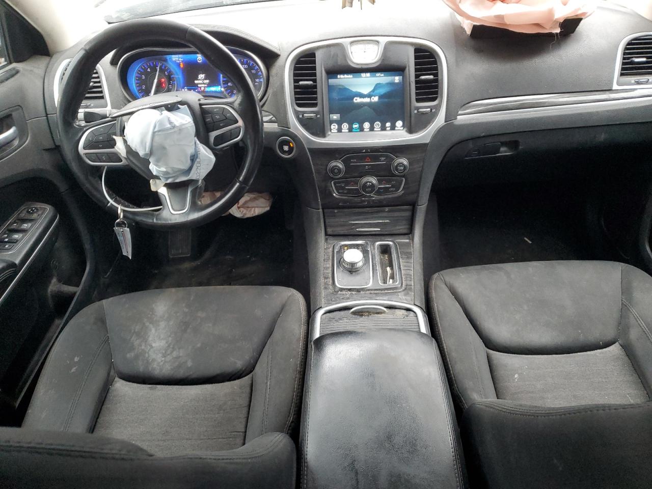 2019 Chrysler 300 - Image 8