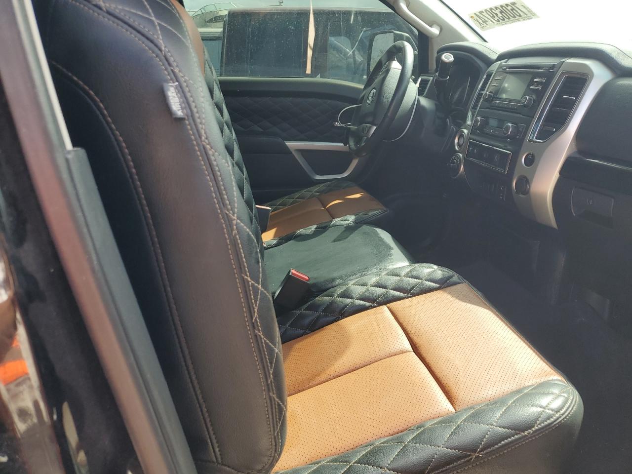 2018 Nissan Titan - Image 10