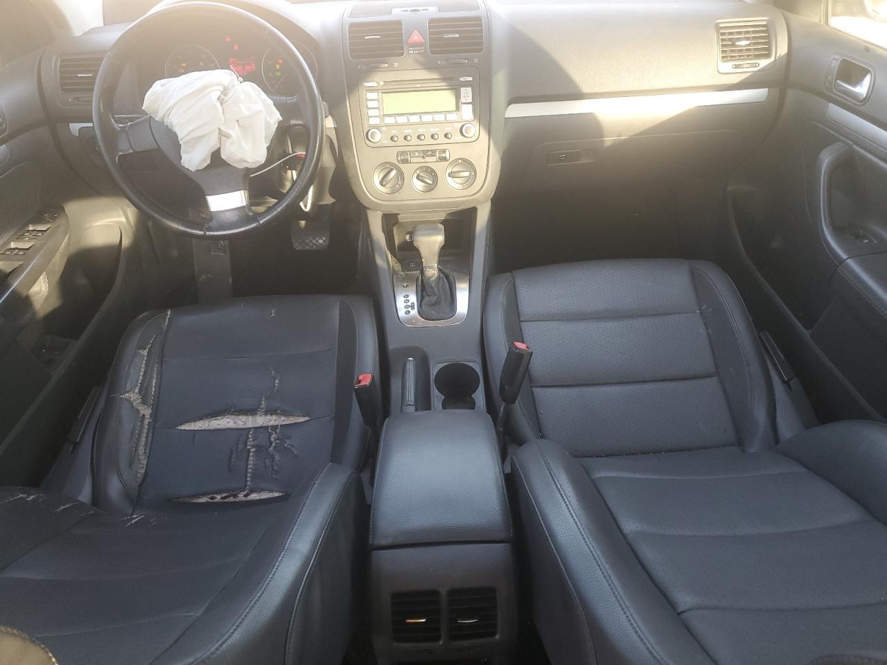 2009 Volkswagen Jetta - Image 8