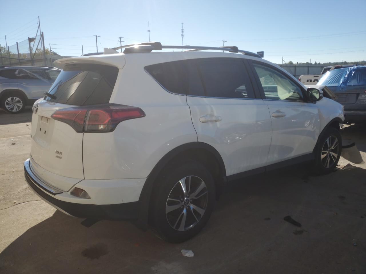 2018 Toyota RAV 4 - Image 3