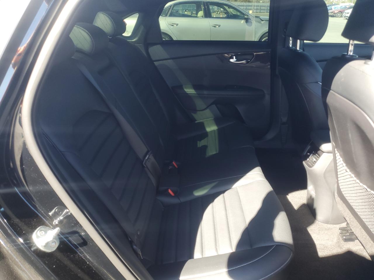2024 Kia Forte - Image 10