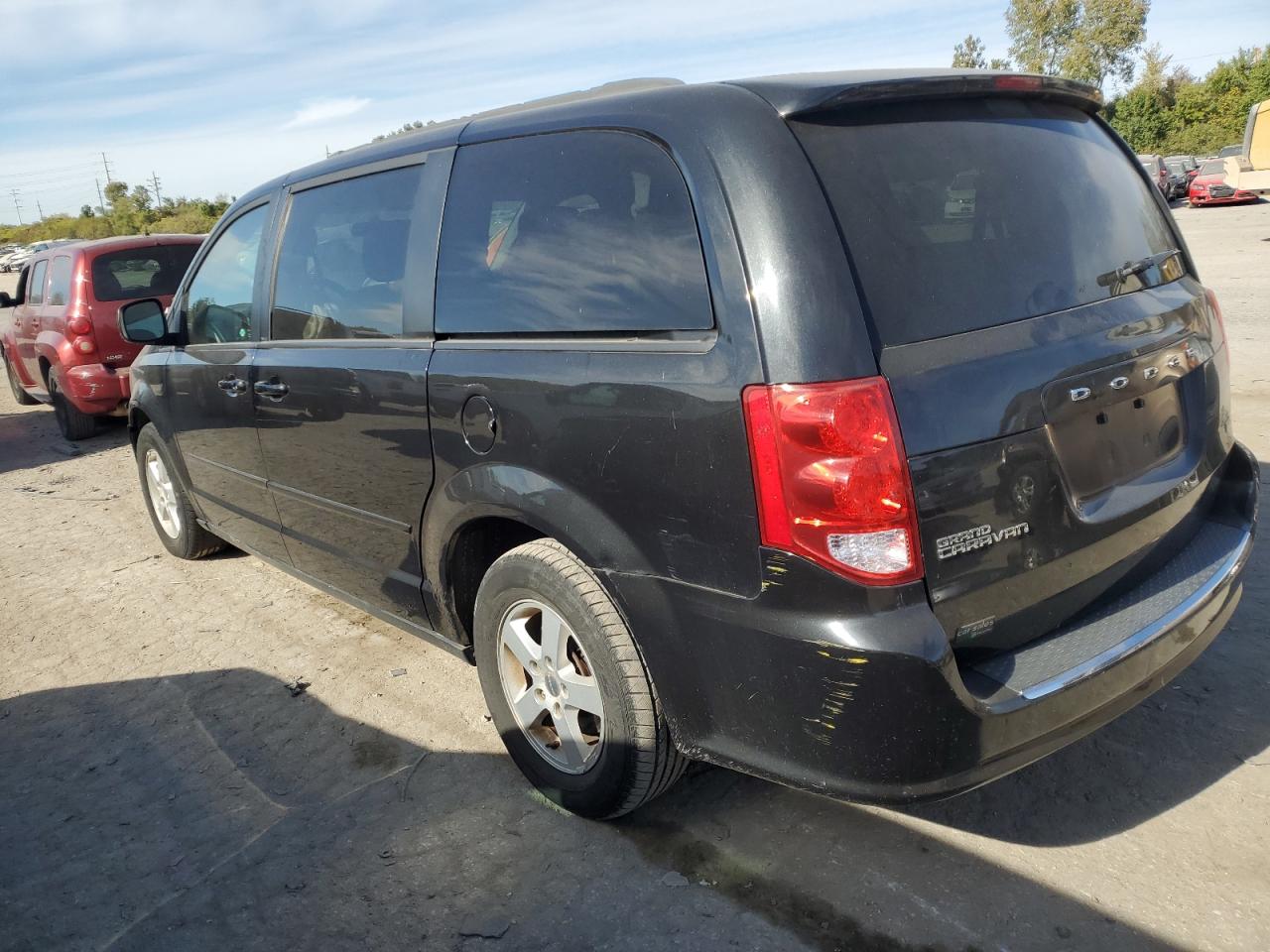 2013 Dodge Caravan - Image 2