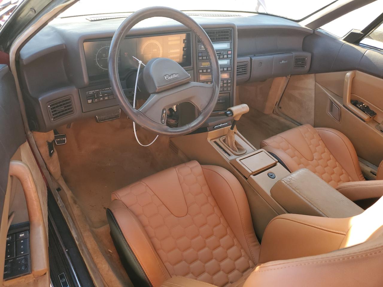 1988 Cadillac Allante VIN: 1G6VR3176JU102120 Lot: 76672214