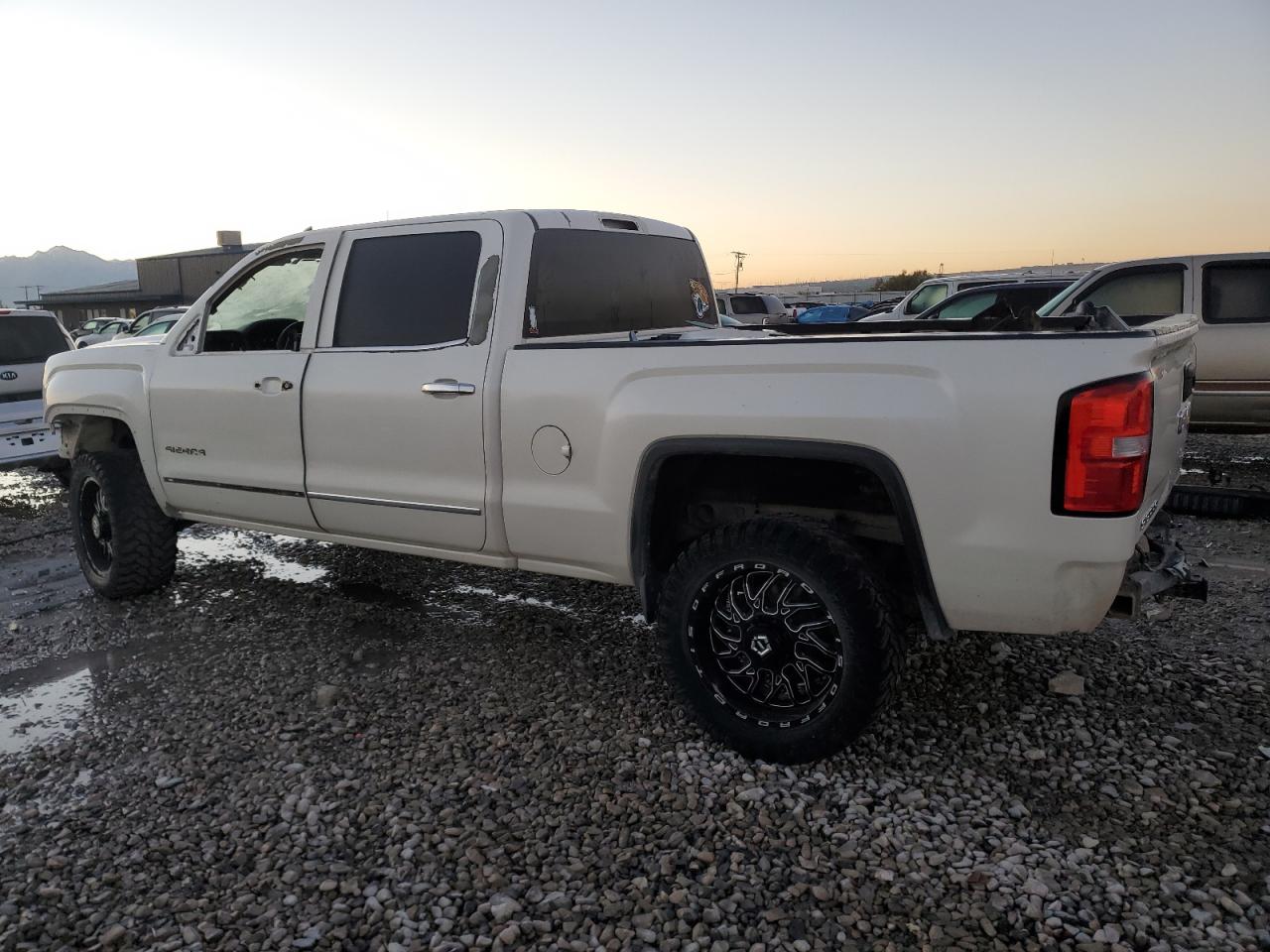2014 GMC Sierra - Image 2
