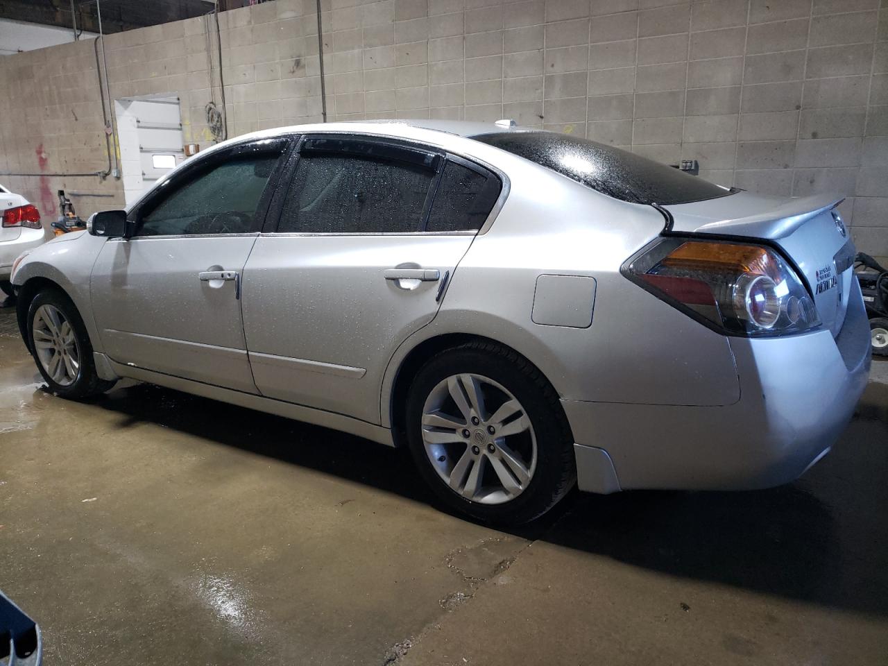 2010 Nissan Altima - Image 2