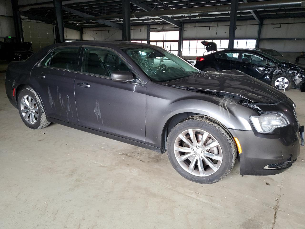 VIN 2C3CCARG1GH183137 2016 CHRYSLER 300 no.4