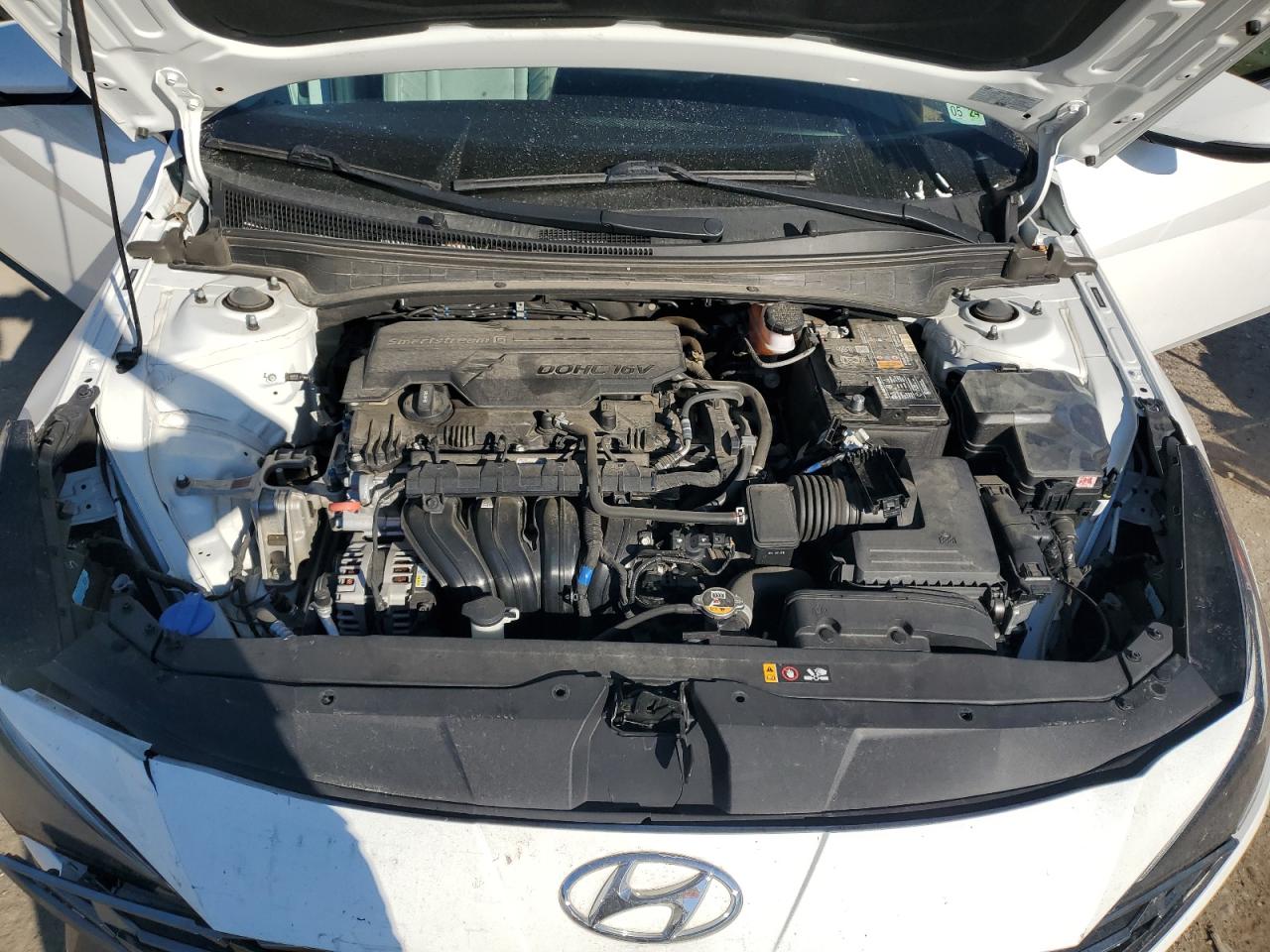 2022 Hyundai Elantra - Image 12