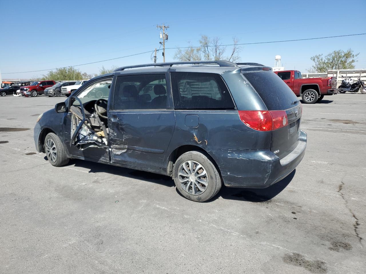 2006 Toyota Sienna - Image 2