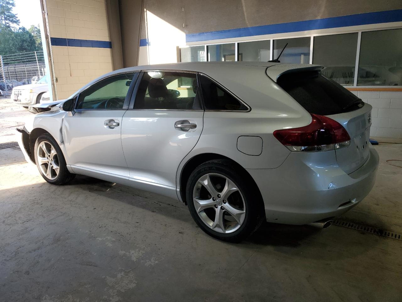 2014 Toyota Venza - Image 2