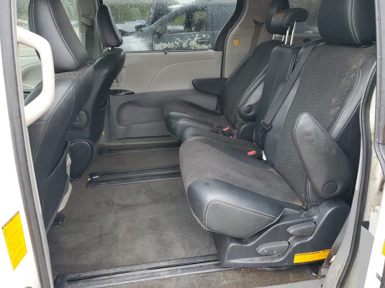 2013 Toyota Sienna - Image 11
