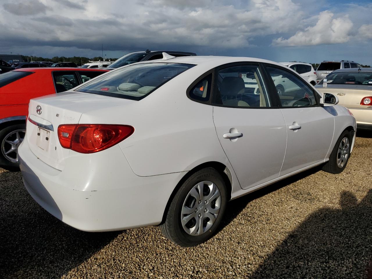 2010 Hyundai Elantra - Image 3
