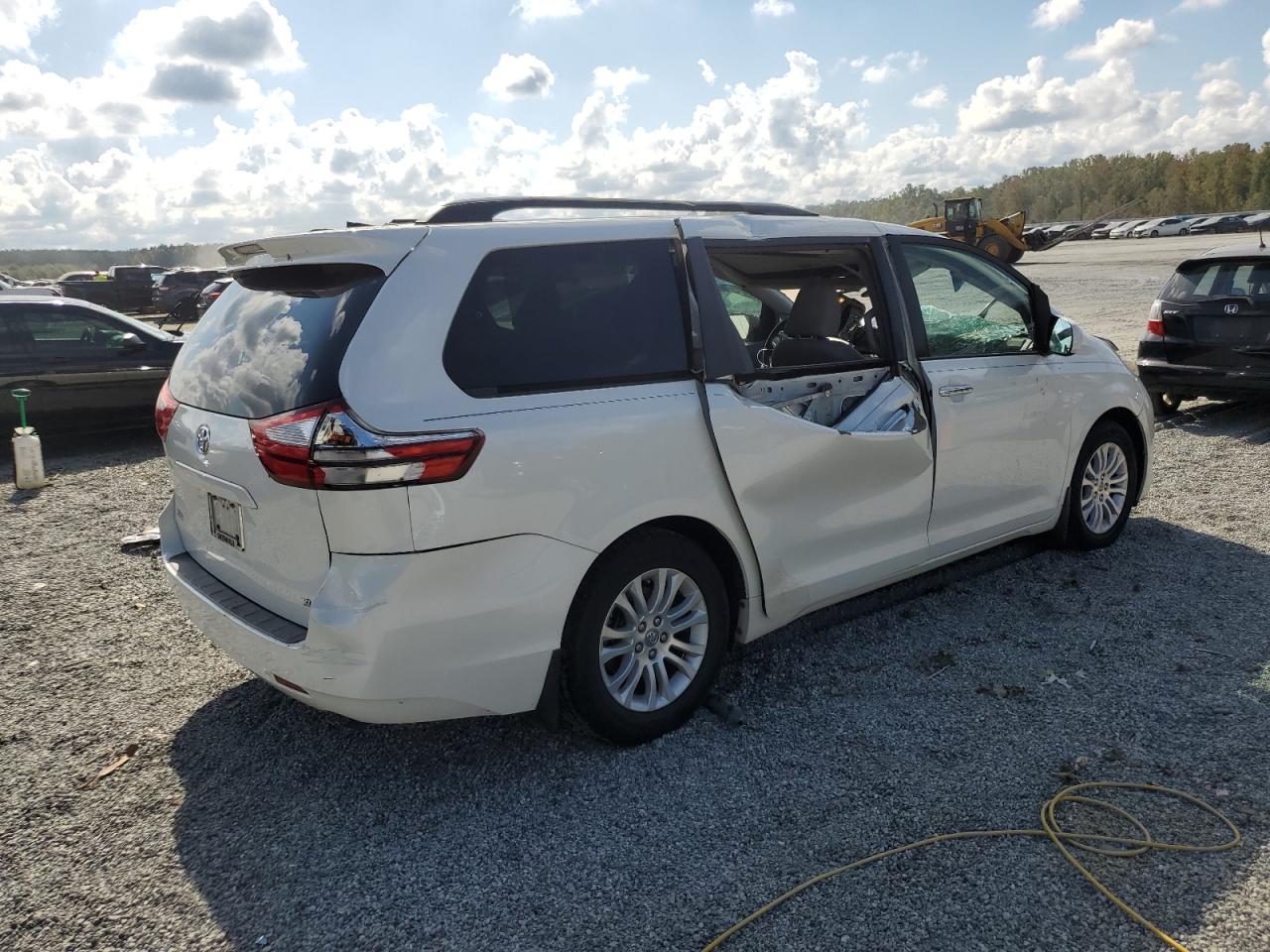 2015 Toyota Sienna Xle VIN: 5TDYK3DC4FS601646 Lot: 73272494