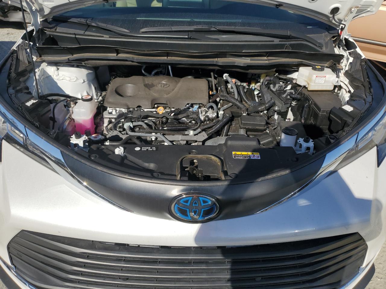 5TDYRKEC8NS104604 2022 Toyota Sienna Xle