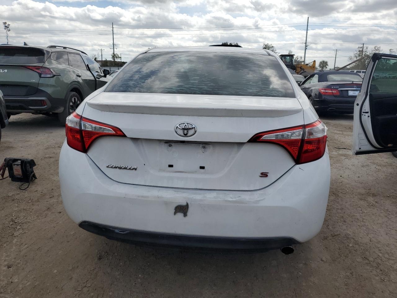 2016 Toyota Corolla L VIN: 5YFBURHE0GP366672 Lot: 74798514