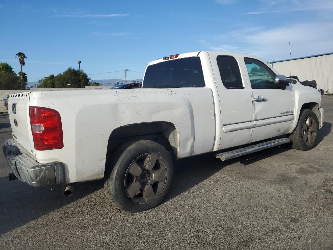 2011 Chevrolet Silverado - Image 3