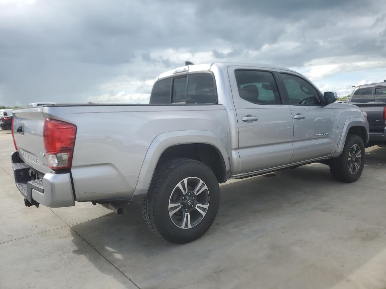 2016 Toyota Tacoma - Image 3