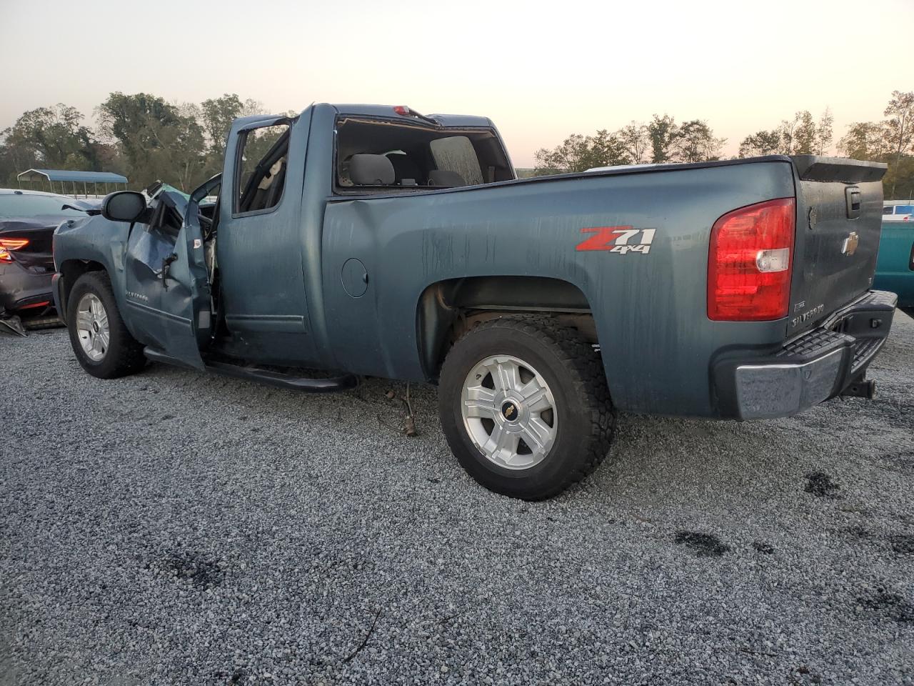2009 Chevrolet Silverado - Image 2