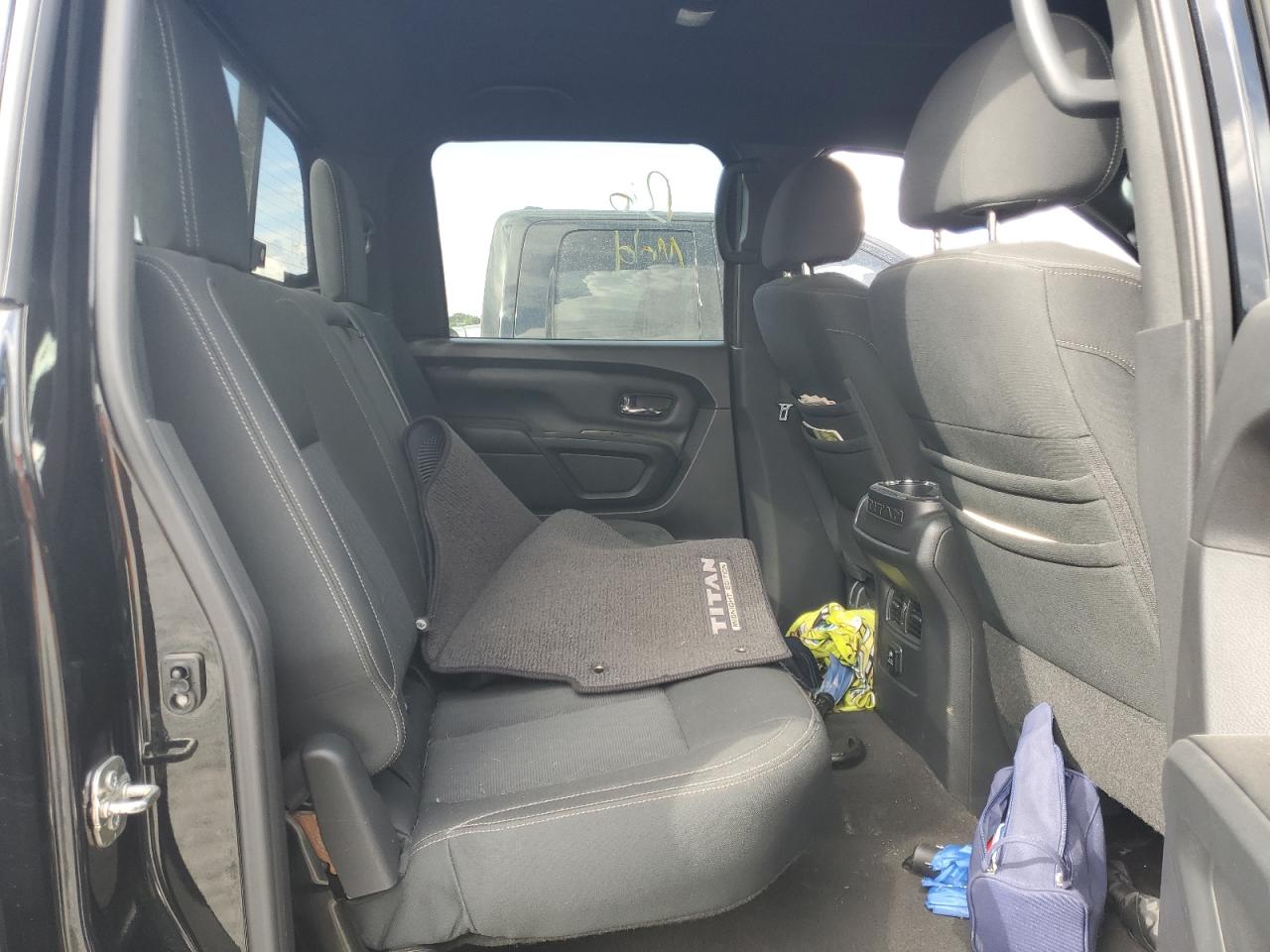 1N6AA1E69JN520509 2018 Nissan Titan Sv