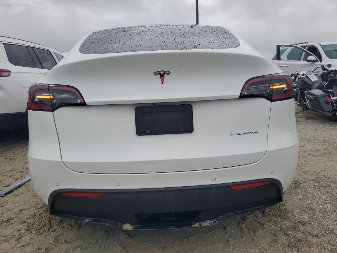 7SAYGDEE1NF368922 2022 Tesla Model Y