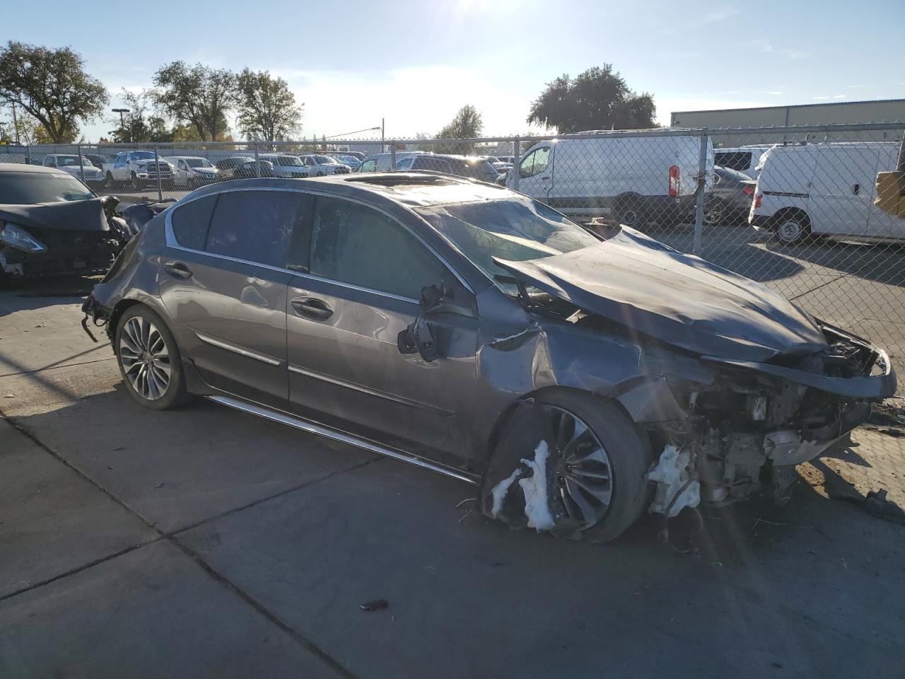 VIN JH4KC1F52JC000847 2018 ACURA RLX no.4