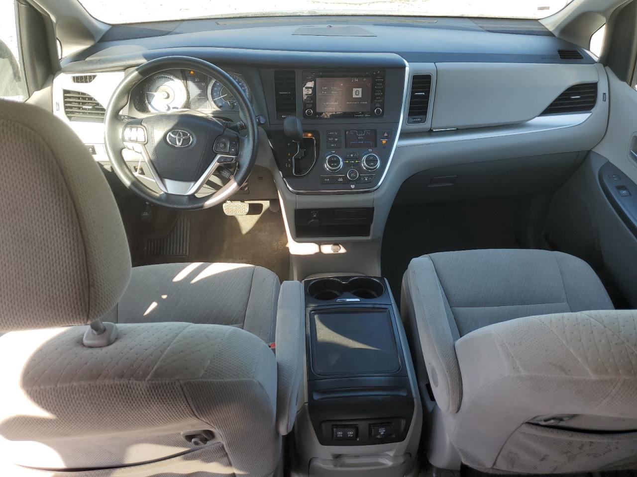 2018 Toyota Sienna - Image 8