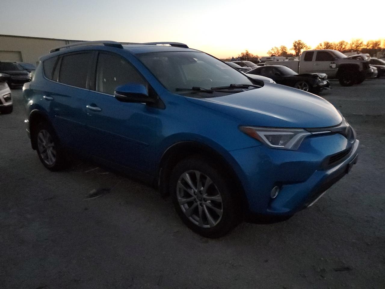 VIN JTMDFREVXGD194287 2016 TOYOTA RAV4 no.4