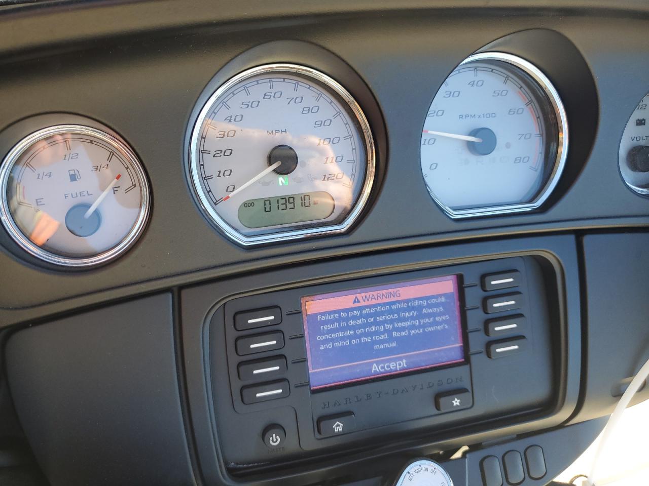 2017 Harley-Davidson Flhx Street Glide VIN: 1HD1KBC1XHB610632 Lot: 77649204