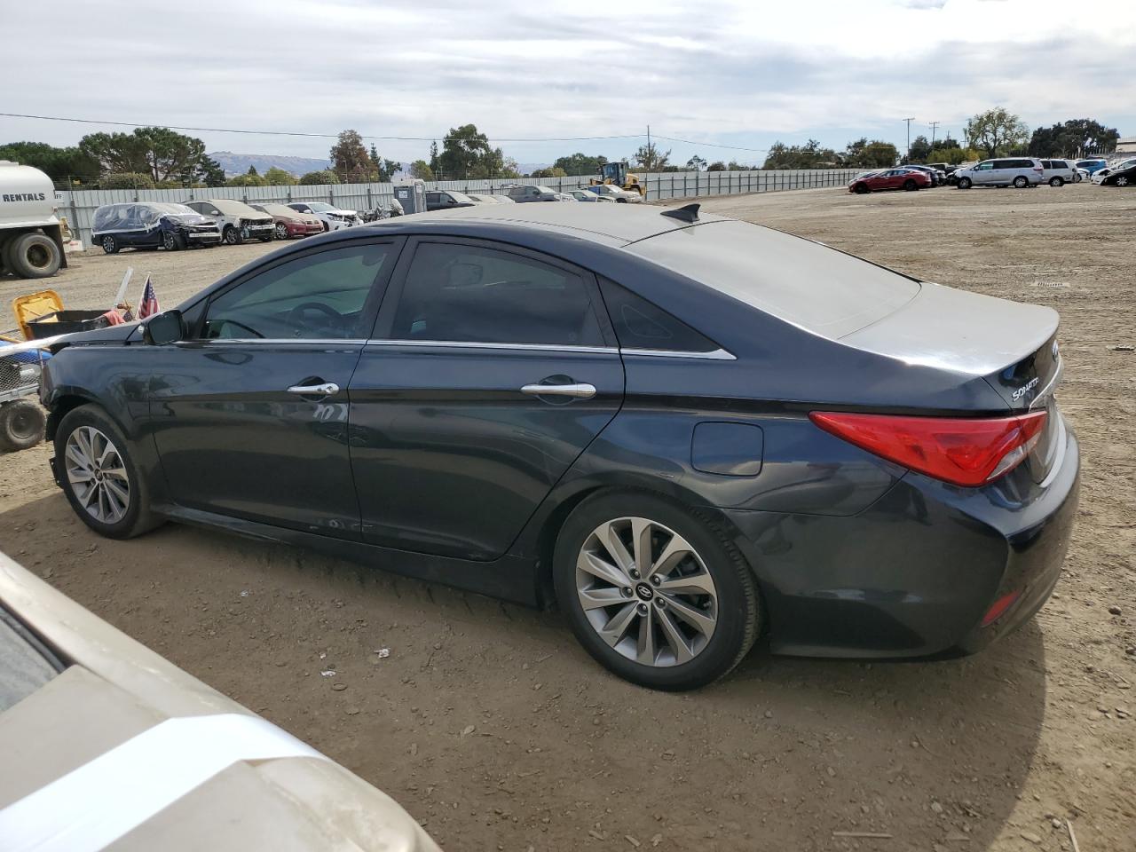 2014 Hyundai Sonata - Image 2