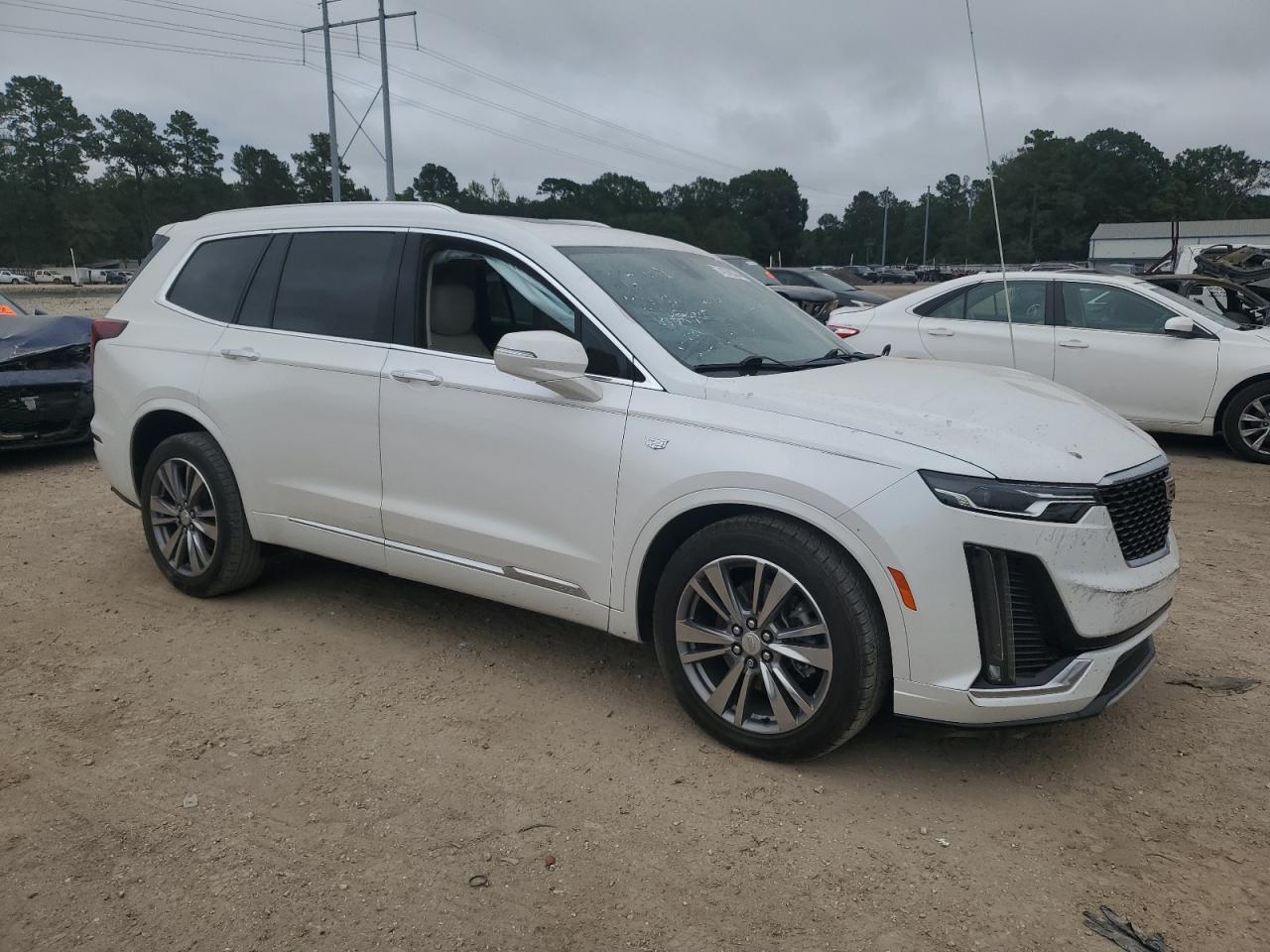 2021 Cadillac XT6 - Image 4