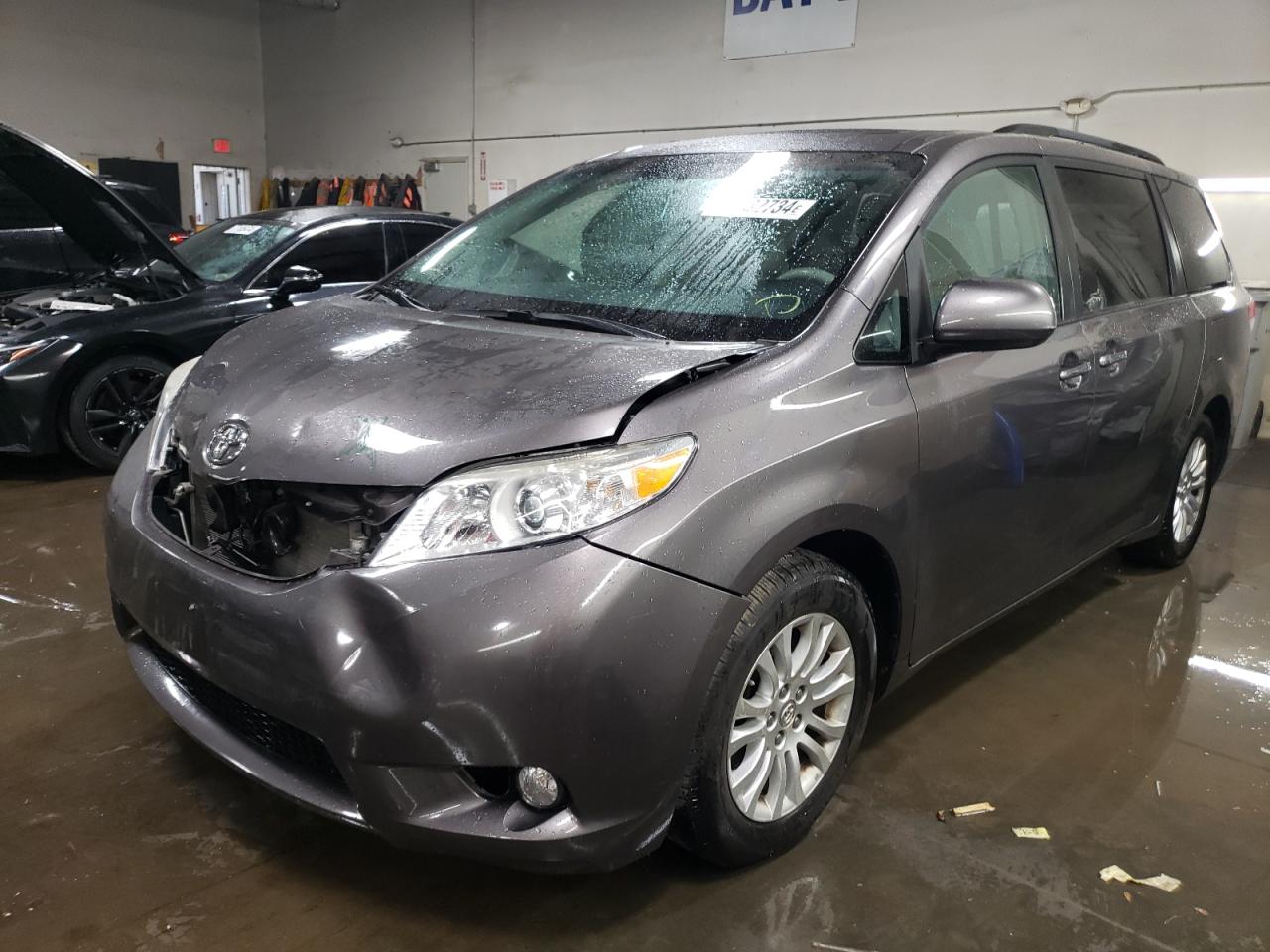 2012 Toyota Sienna - Image 1