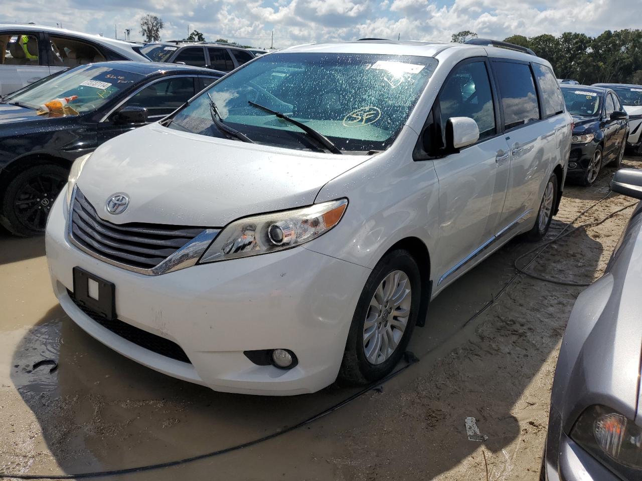 5TDYK3DC4FS647039 2015 Toyota Sienna Xle