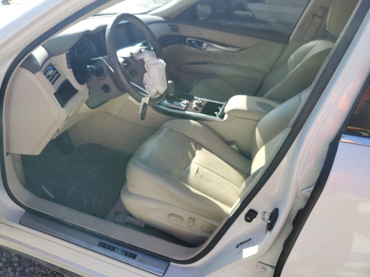 2015 Infiniti Q70 - Image 7
