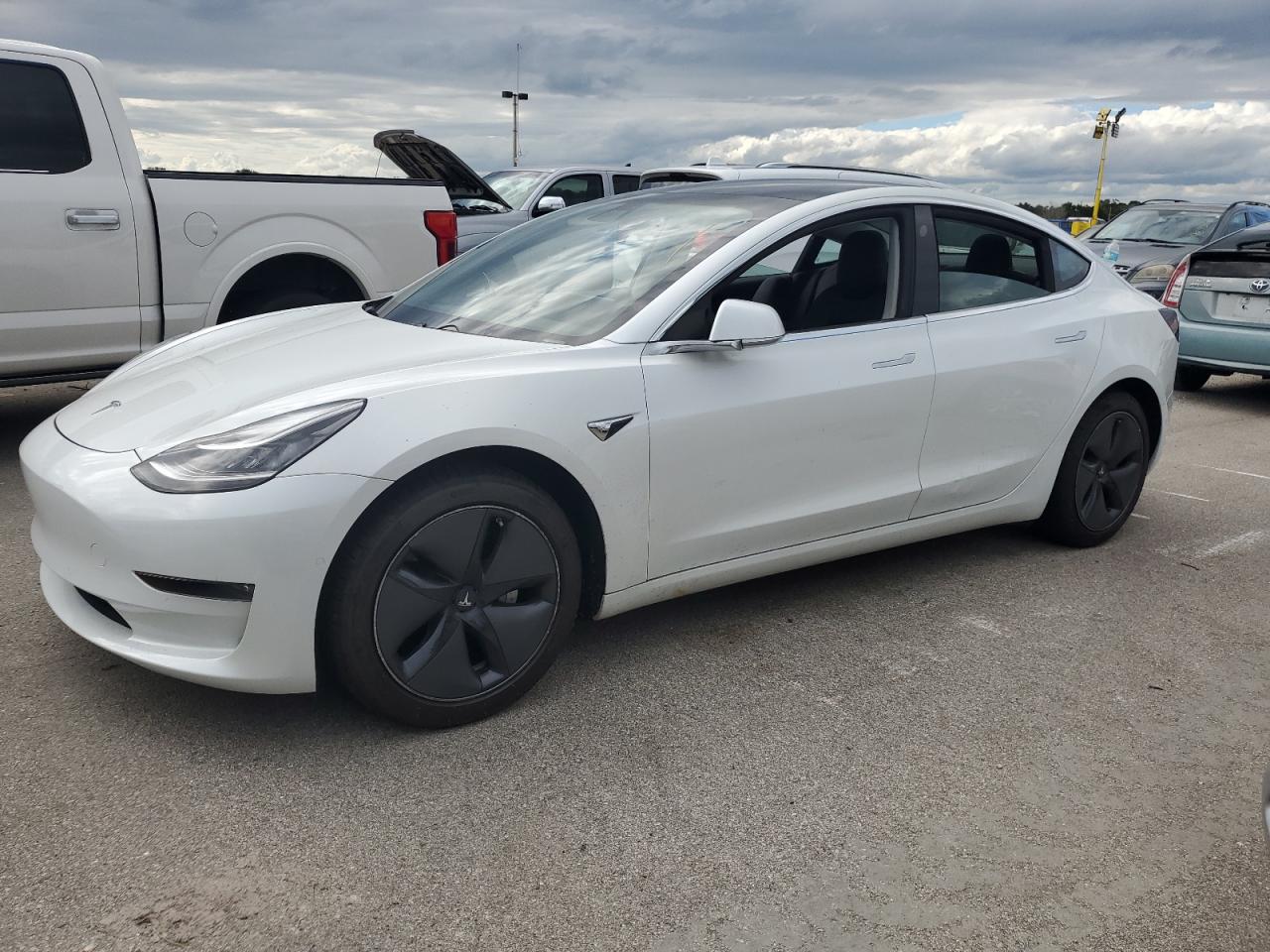 5YJ3E1EA3KF411998 2019 Tesla Model 3