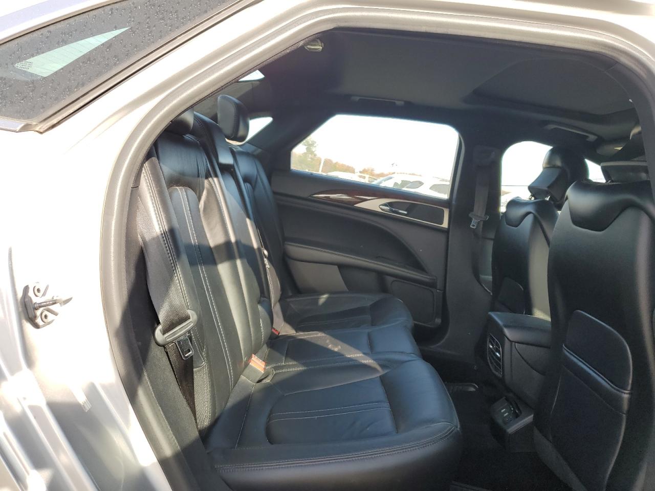 2017 Lincoln MKZ - Image 10