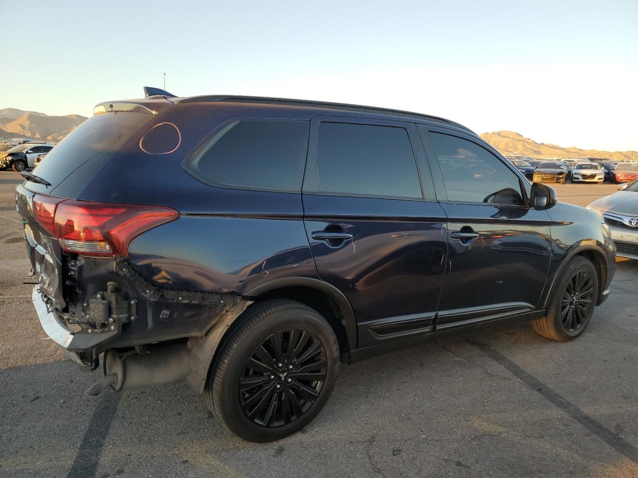 2020 Mitsubishi Outlander - Image 3
