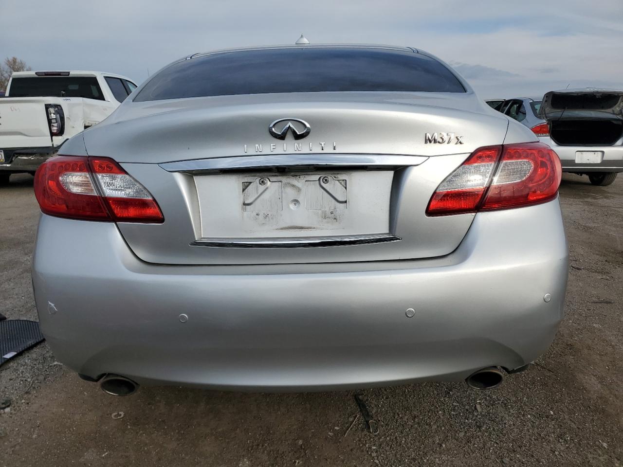2013 Infiniti M - Image 6