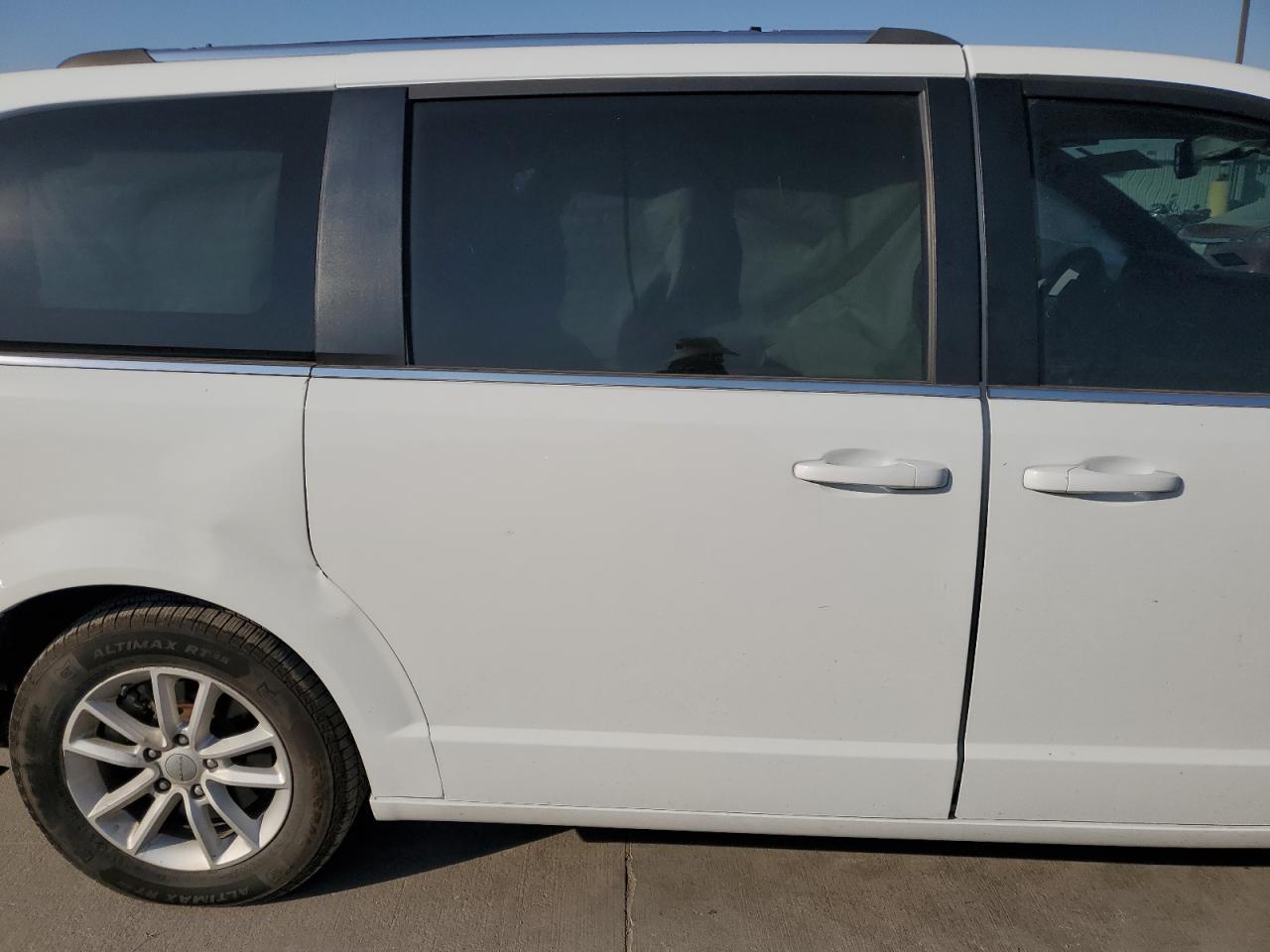 2019 Dodge Caravan - Image 11