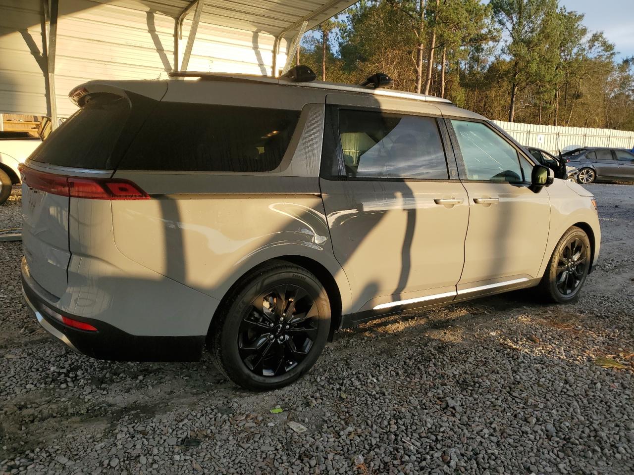2023 Kia Carnival - Image 3