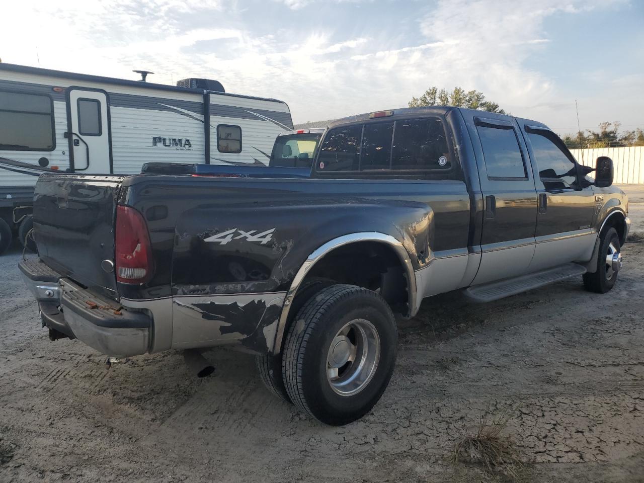 2001 Ford F350 - Image 3