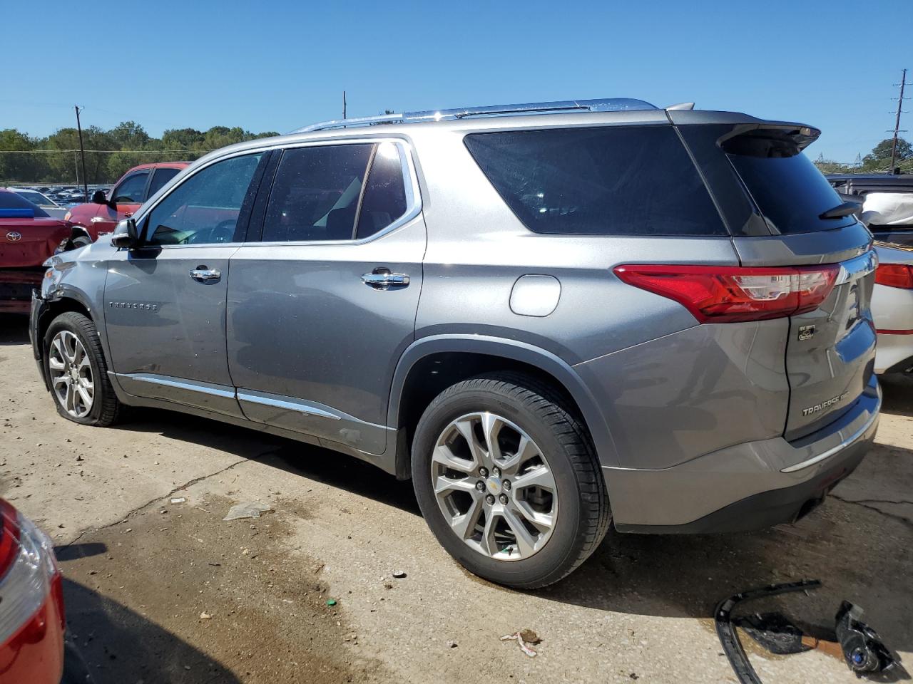 2020 Chevrolet Traverse - Image 2