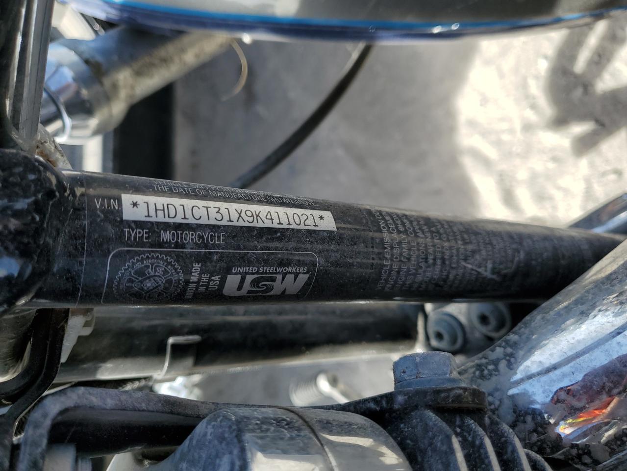 2009 Harley-Davidson Xl1200 C VIN: 1HD1CT31X9K411021 Lot: 76704154