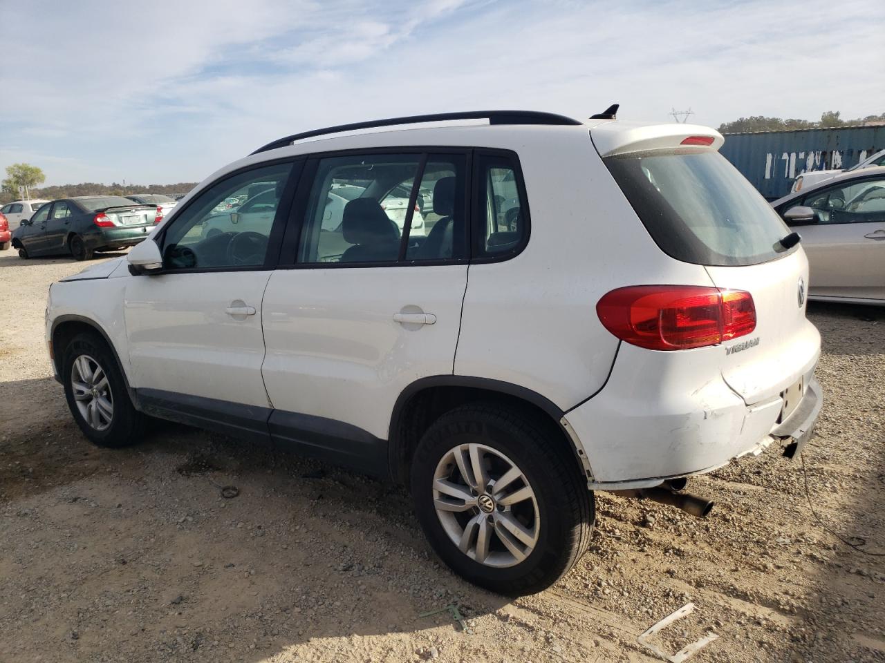 WVGBV7AX6HK011126 2017 VOLKSWAGEN TIGUAN - Image 2