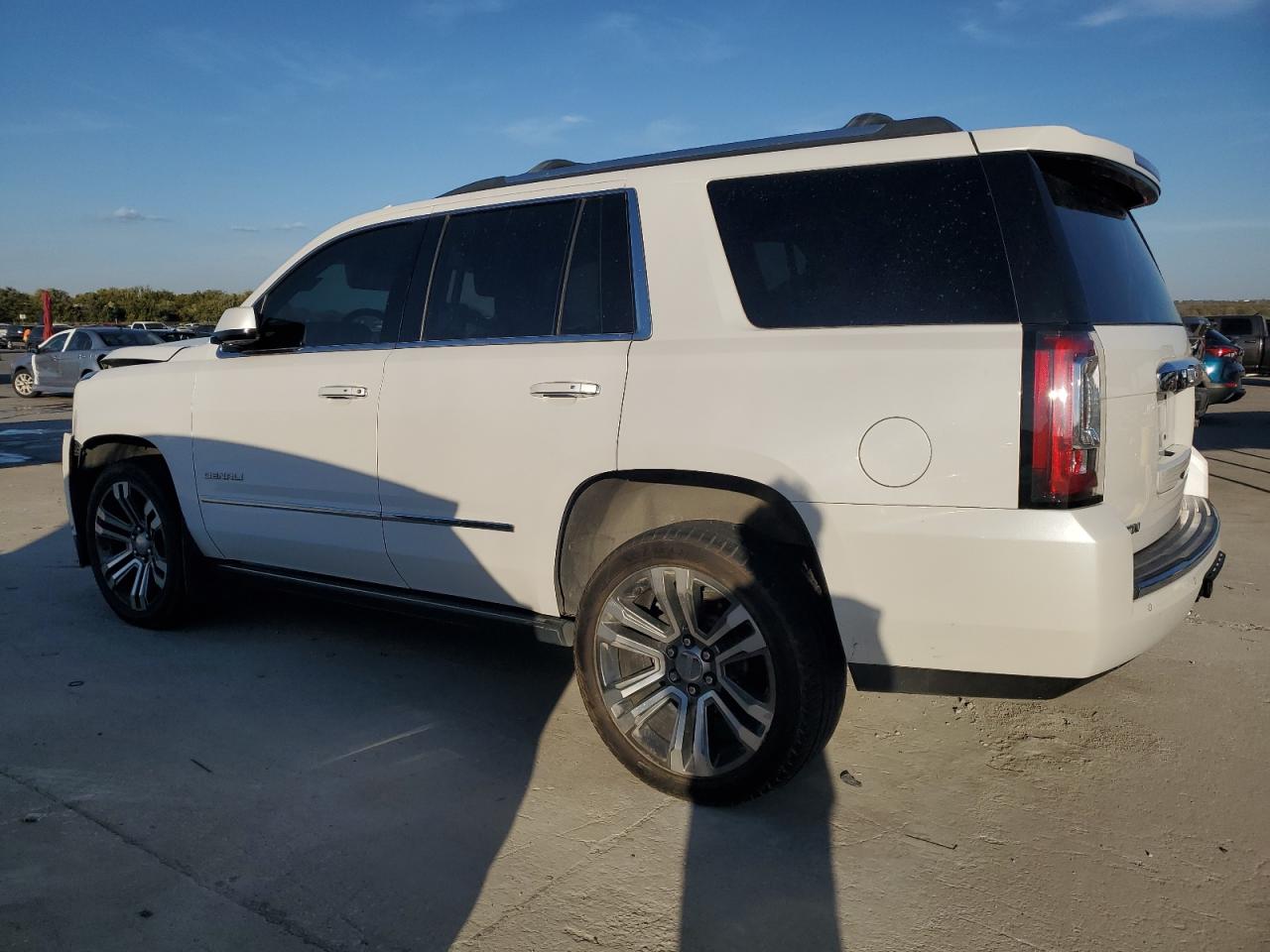 2017 GMC Yukon - Image 2