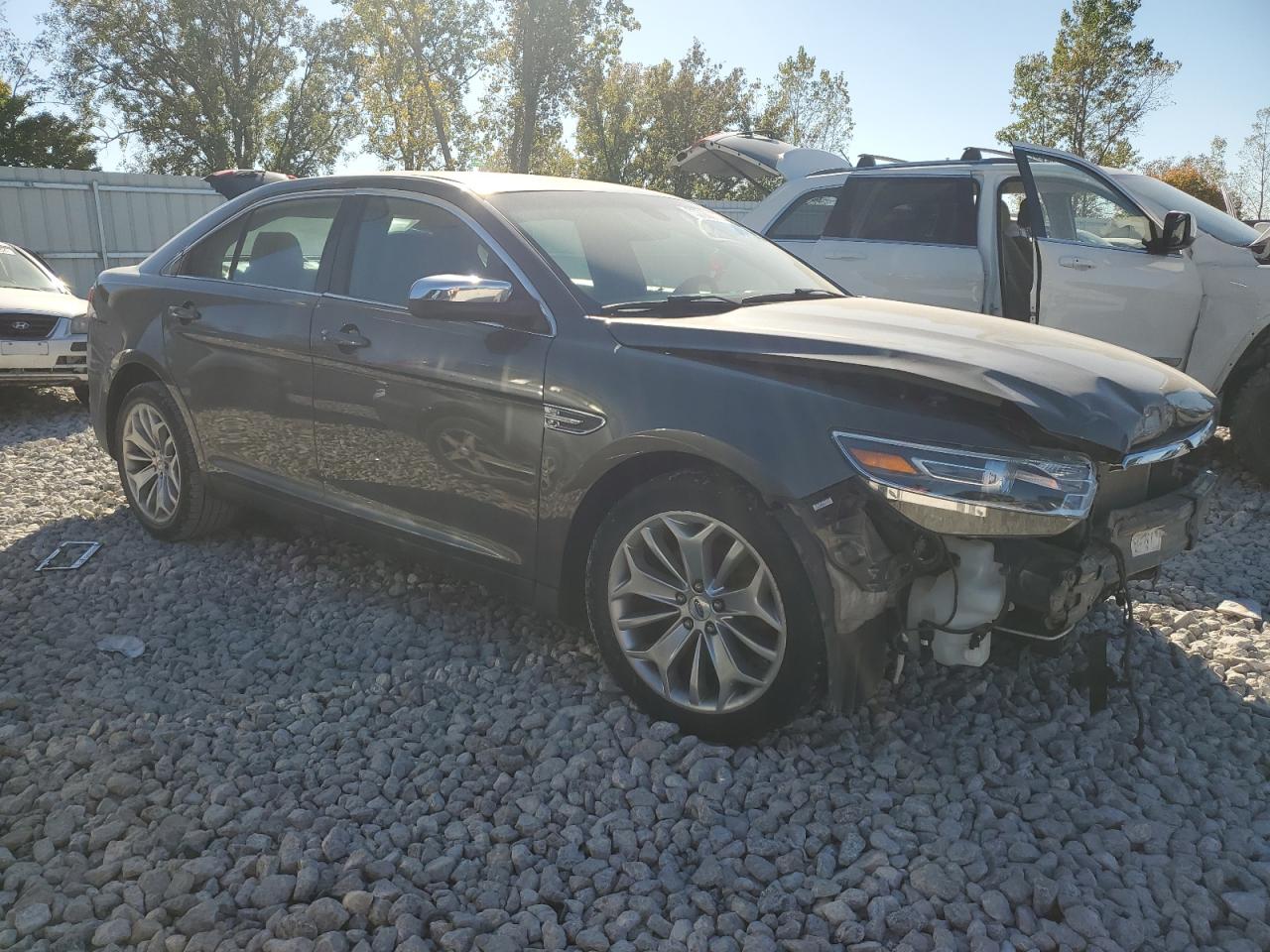 2015 Ford Taurus - Image 4
