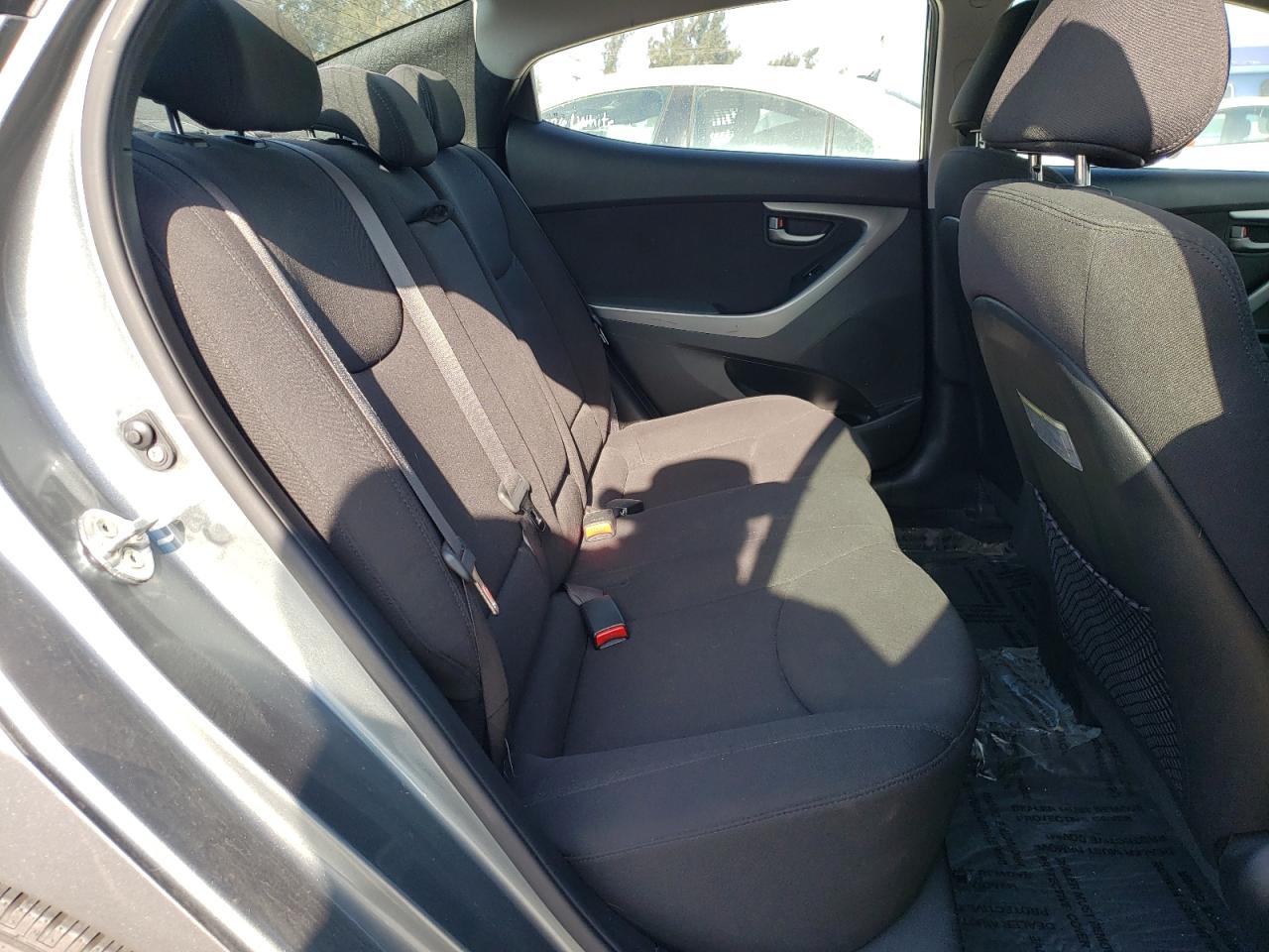 2016 Hyundai Elantra - Image 10
