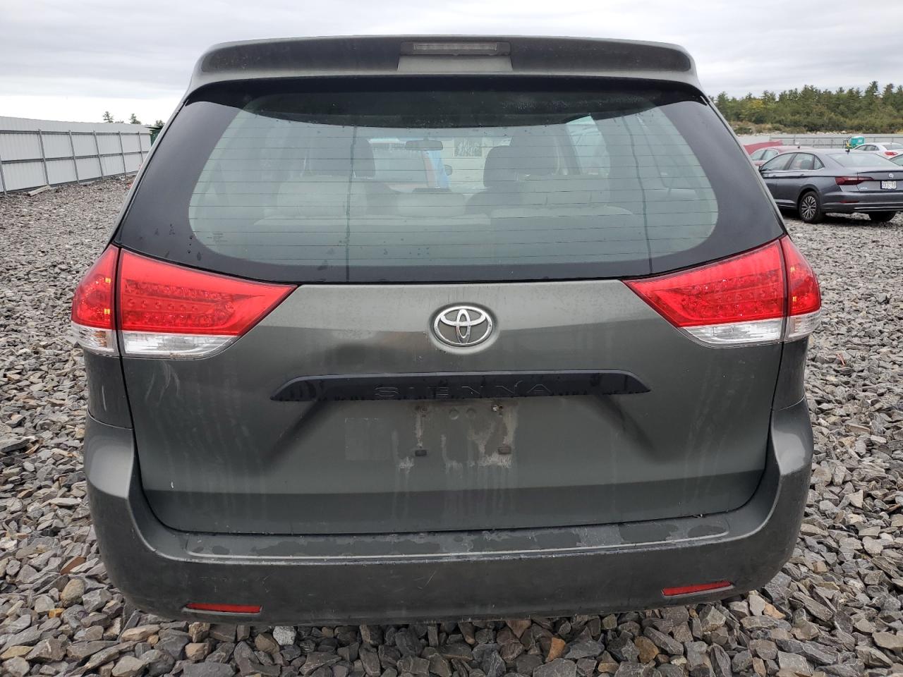 5TDZK3DC5BS056927 2011 Toyota Sienna