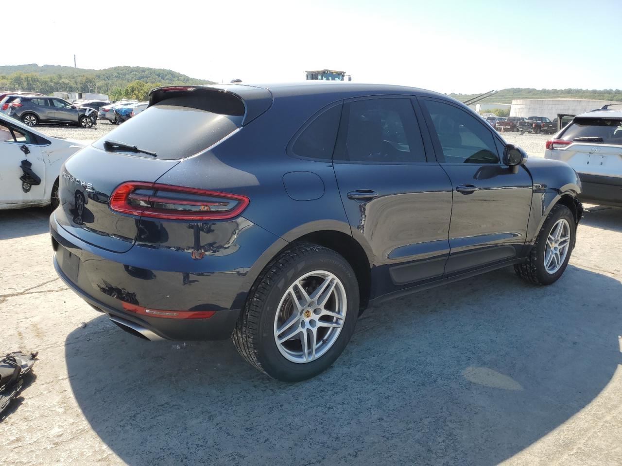 2017 Porsche Macan - Image 3